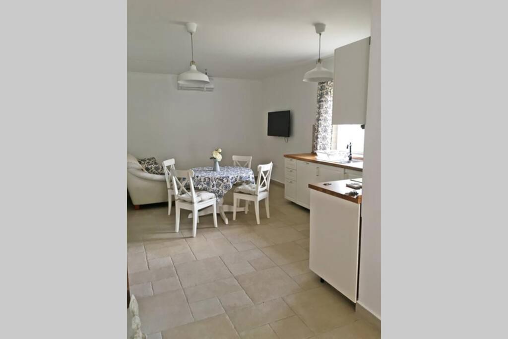R Cottage Jacuzzival Балатонфенивес Екстериор снимка